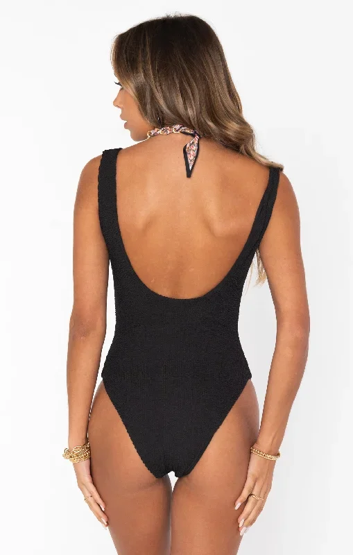 the-scrunch-one-piece-black-scrunch